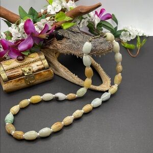 Natural carved jade tulip and pearl necklace A36